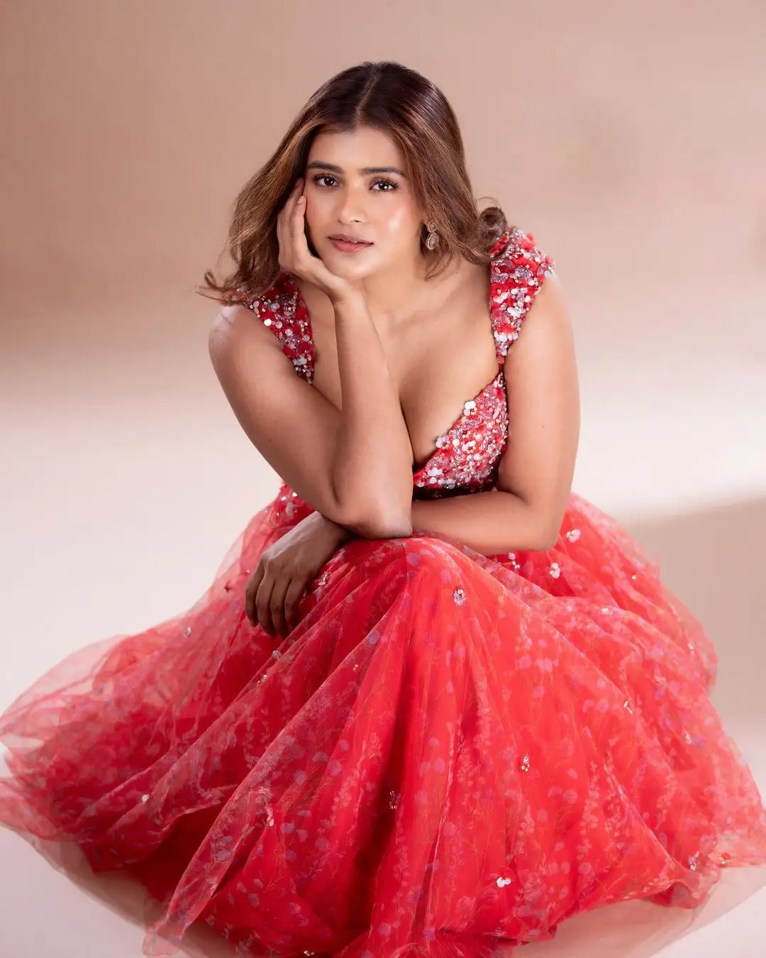 SOUTH INDIAN ACTRESS HEBAH PATEL STILLS IN SLEEVELESS RED GOWN 2